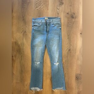 MOTHER The Insider Crop Step Fray jeans in ThrIlling Shots Wash